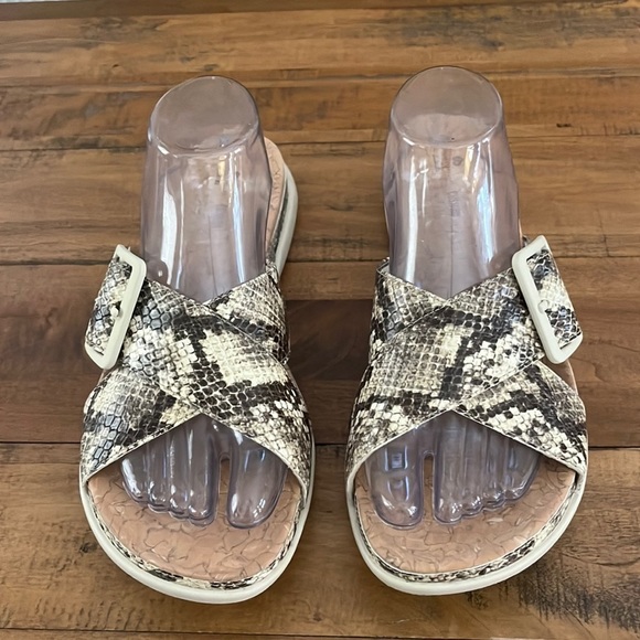 Clarks Cloudsteppers Snakeskin Sandals - Picture 2 of 9